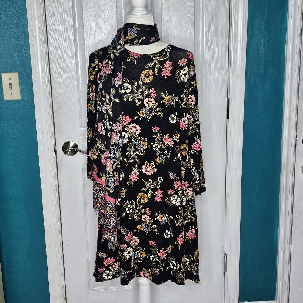 LOFT Dress Sz Medium Black Floral